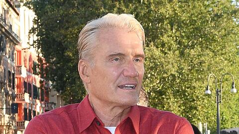 Dolph Lundgren gilt eigenen Angaben zufolge jetzt als krebsfrei.