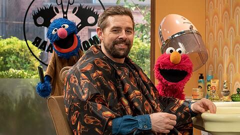 Die "Sesamstraße" dreht gerade neue Folgen. In dieser Staffel mit dabei: Schauspieler und Moderator Klaas Heufer-Umlauf.