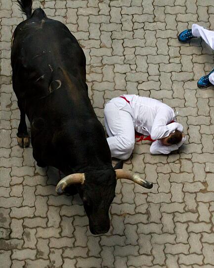 Stierhatz brutal: Aktuelle Bilder aus Pamplona.