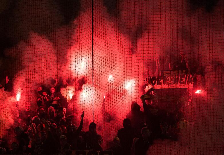 Nach der Randale könnten drastische Strafen auf den BVB zukommen, manch einer fürchtet sich schon vor einem kommenden Geisterspiel.