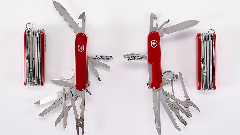 Zum Verwechseln ähnlich: Der Taschenmesser-Hersteller Victorinox wurde Opfer eines Plagiates. Links das Original, rechts die Fälschung.
