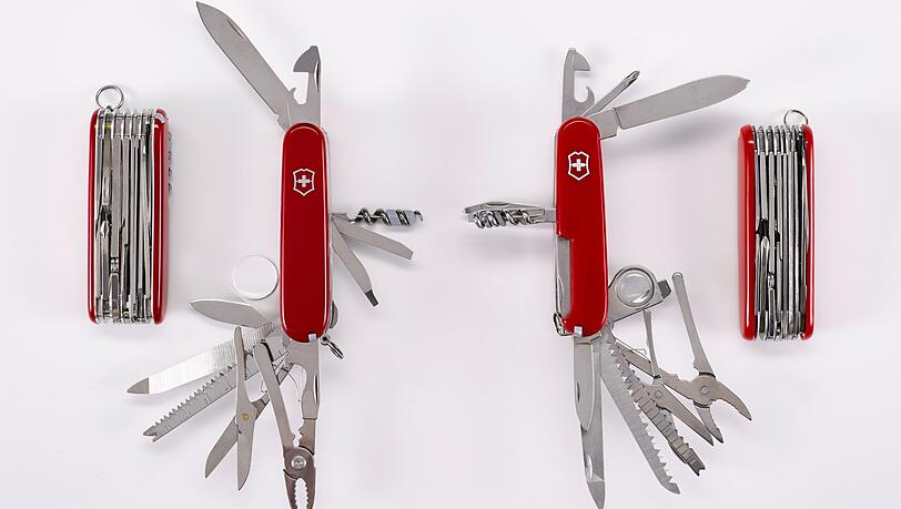 Zum Verwechseln ähnlich: Der Taschenmesser-Hersteller Victorinox wurde Opfer eines Plagiates. Links das Original, rechts die Fälschung. Zum Verwechseln ähnlich: Der Taschenmesser-Hersteller Victorinox wurde Opfer eines Plagiates. Links das Original, rechts die Fälschung.