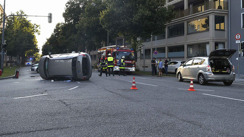 Der umgekippte Skoda.