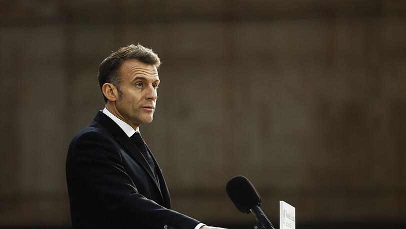 Macron will einen Offline-Tag im Monat einf&uuml;hren. (Archivbild)