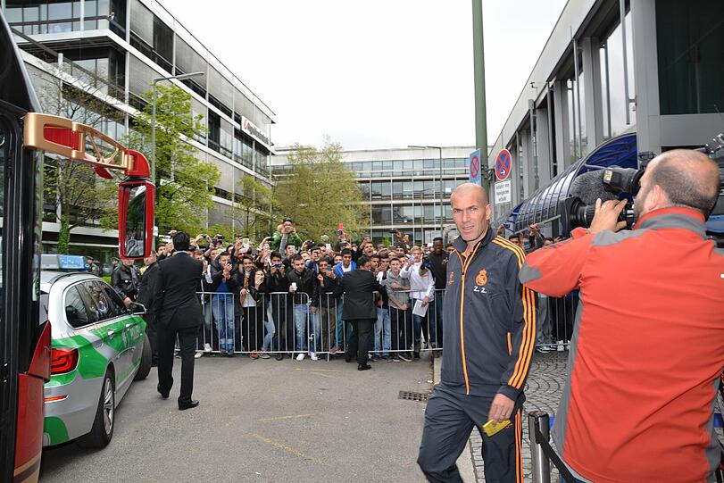 Zinedine Zidane ist bei Real auch immer noch dabei - allerdings nur auf der Trainerbank