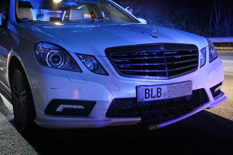 In der Nähe von Altötting konnte die Polizei einen volltrunkenen Fahrer erst durch den Einsatz eines Nagelbretts stoppen.
