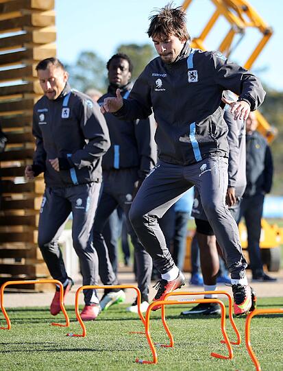 Filip Stojkovic macht seine Trainingsübungen.