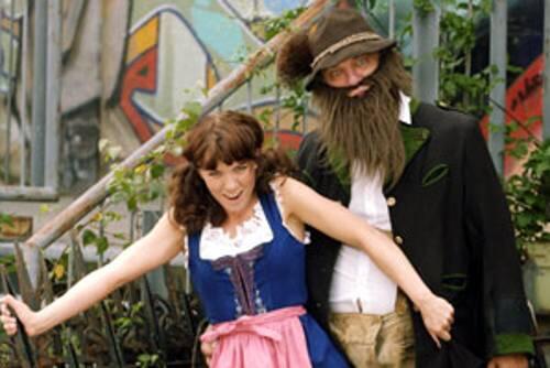 M. O. Tauchen und Lesley Higgl.