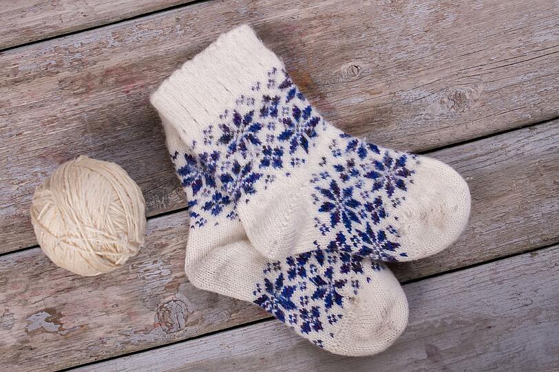 Besser nicht in den Trockner sollten Wollprodukte, egal ob Socken, Pullis oder Schals. Sie könnten verfilzen und auf Puppengröße schrumpfen. Besonders Lammwolle ist sehr empfindlich ... Besser nicht in den Trockner sollten Wollprodukte, egal ob Socken, Pullis oder Schals. Sie könnten verfilzen und auf Puppengröße schrumpfen. Besonders Lammwolle ist sehr empfindlich ...