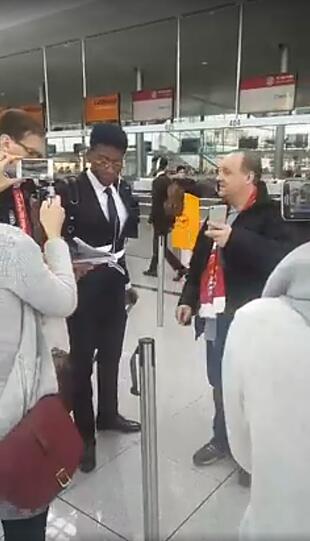 David Alaba am Münchner Flughafen.
