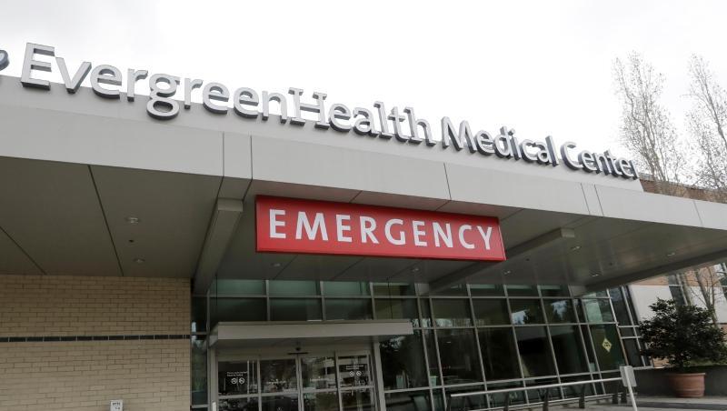 Das EvergreenHealth Medical Center, wo eine Person an COVID-19 verstarb. Am Samstag wurde das erste Todesopfer in den USA durch das neuartige Coronavirus gemeldet. Das EvergreenHealth Medical Center, wo eine Person an COVID-19 verstarb. Am Samstag wurde das erste Todesopfer in den USA durch das neuartige Coronavirus gemeldet.