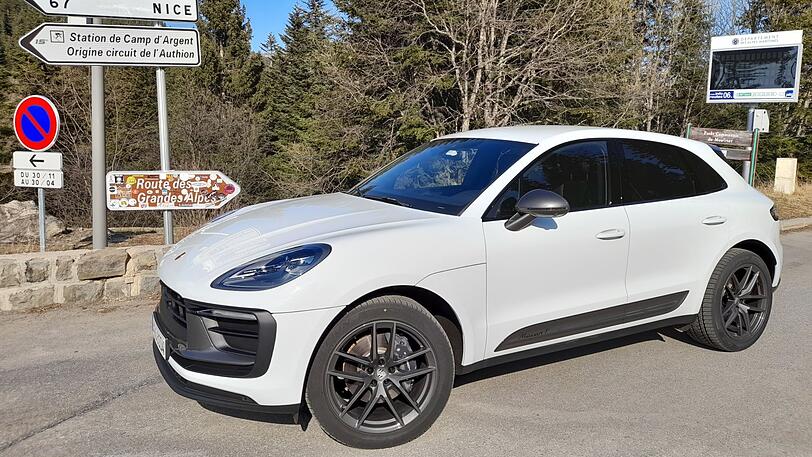 Die Routes des Grandes Alpes sind mit dem Macan T ein fahrerischer Hochgenuss.