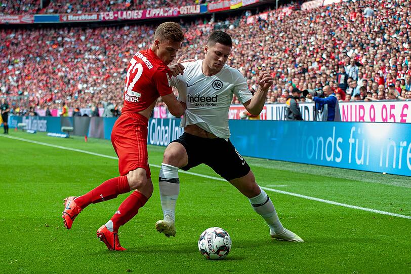 Joshua Kimmich, Note 3: Prallte früh mit Koloss Süle zusammen, spätestens zu diesem Zeitpunkt war der Rechtsverteidiger wach. Bewachte die Außenbahn gewissenhaft und unterstützte Gnabry gewohnt eifrig in der Offensive. Hatte Pech, dass er den Ball vor dem 1:1 nicht richtig erwischte (51.). Kimmich beendet die Liga-Saison als bester Vorbereiter der Bayern: Ihm gelangen 13 Assists. Stark!