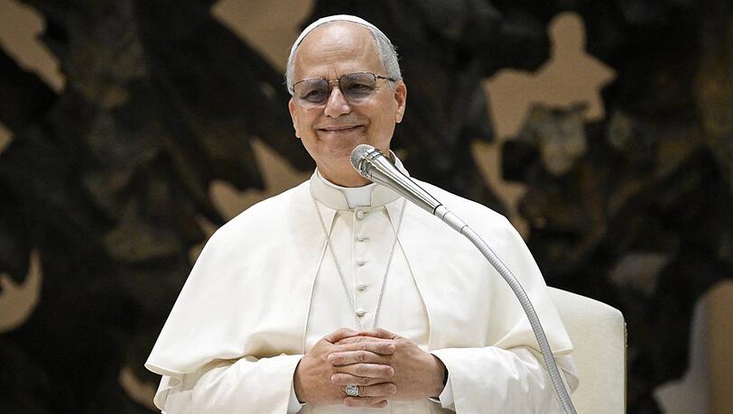 Papst-Leo-wird-70-Das-unterscheidet-ihn-von-seinem-Vorg-nger