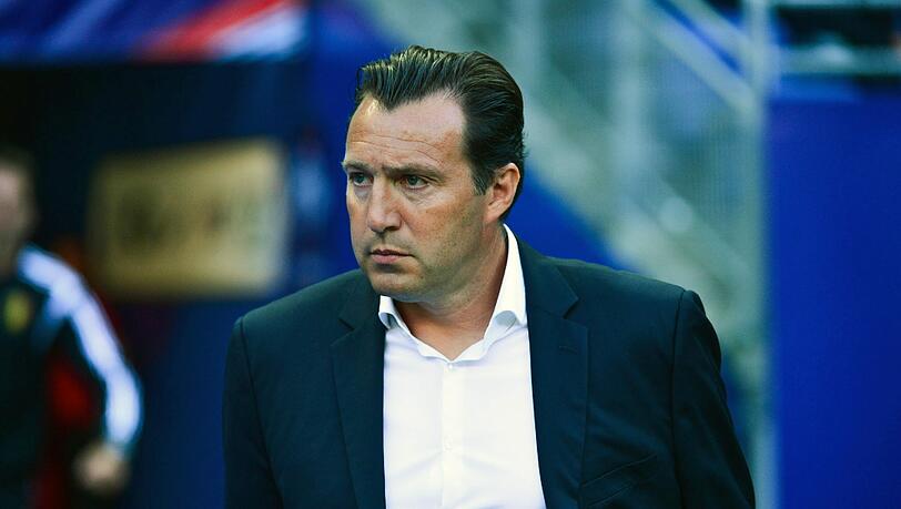 Der ehemalige Schalker Spieler Marc Wilmots kann sich trotz gescheiterter Verhandlungen im vergangenen Sommer eine Rückkehr vorstellen. Der ehemalige Schalker Spieler Marc Wilmots kann sich trotz gescheiterter Verhandlungen im vergangenen Sommer eine Rückkehr vorstellen.