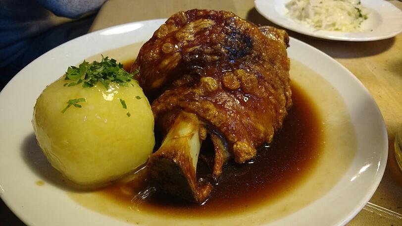Platz 6: Schweinshaxe; Tipp: Augustiner Bräustuben (4 Sterne auf Yelp) Wo: Landsberger Str. 19, 80339 München, Schwanthalerhöhe