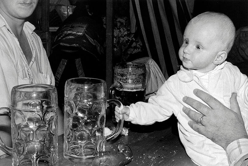 Dieser junge Wiesngast ist vielleicht doch noch einen Ticken zu jung.