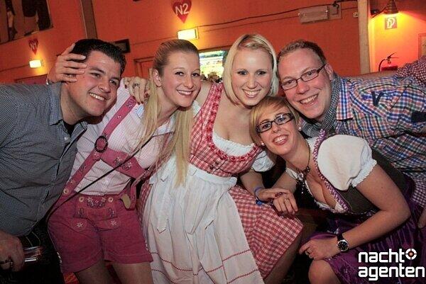 Dirndl, Lederhosen und viel Spaß: Die Party "Tracht und Pracht" am Samstag im Hippodrom auf der Theresienwiese. Mehr Bilder unter: www.nachtagenten.de.