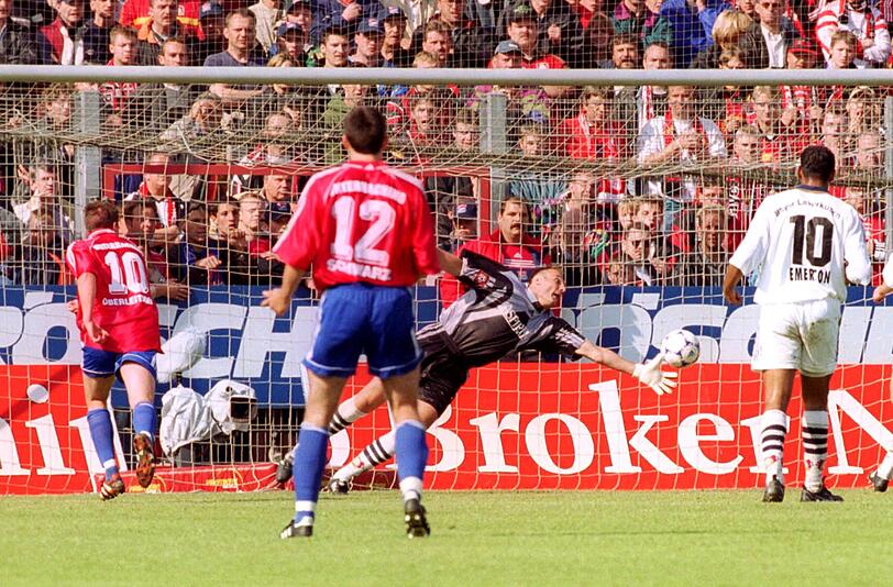 Das berühmteste Tor seiner Karriere: Markus Oberleitner (l.) köpft das 2:0 für Haching gegen Leverkusen.