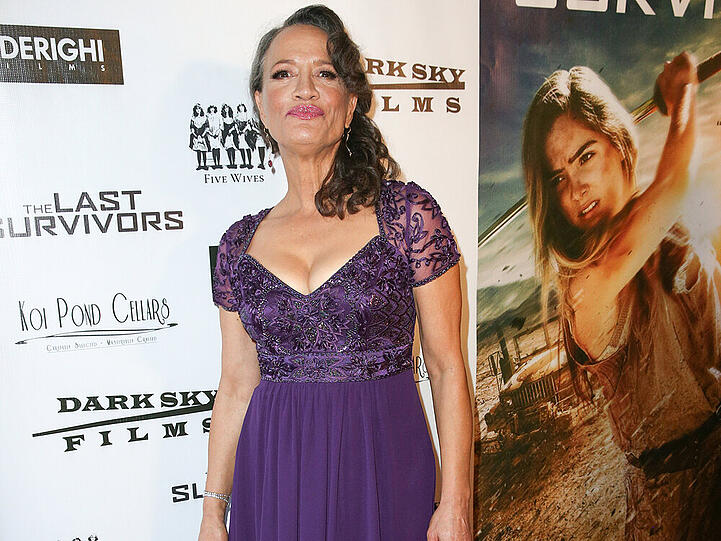 In Los Angeles bei der Premiere des Action-Thrillers "The Last Survivors" machte Rena Owen eine gute Figur auf dem roten Teppich