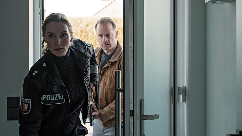 "Nord bei Nordwest: Der doppelte Lothar" : Hannah Wagner (Jana Klinge) und Hauke Jacobs (Hinnerk Schönemann) dringen in eine leerstehende Wohnung ein.