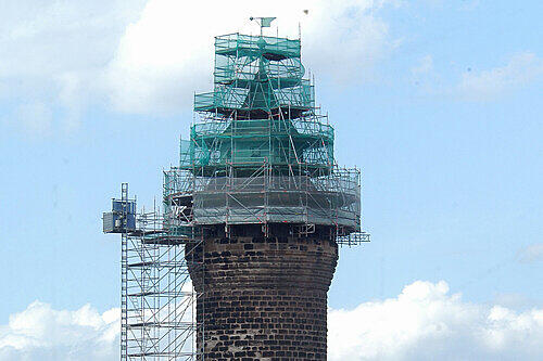 2007 bekam er ein neues Dach, bald wird der marode Sockel saniert: der Sinwell-Turm.