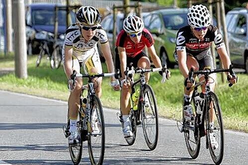 Stelldichein in Nürnberg: Equipe-Fahrerin Trixi Worrack (Mitte) und Charlotte Becker (r.) vom Team Cervélo.