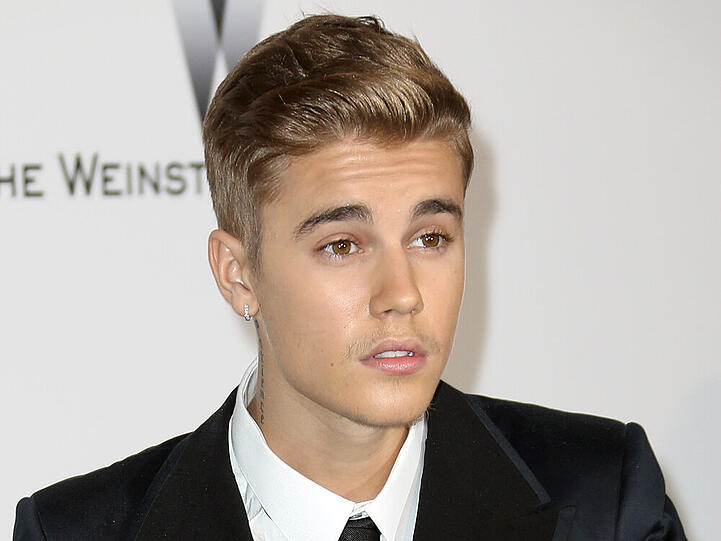 Kein roter Teppich: Bieber sollte eigentlich gerade fleißig Müll aufsammeln