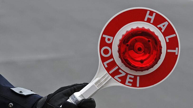 Der türkische Lkw-Fahrer musste erst einmal eine längere Zwangsruhepause einlegen und eine Sicherheitsleistung von 500 Euro bezahlen. (Symbolbild)