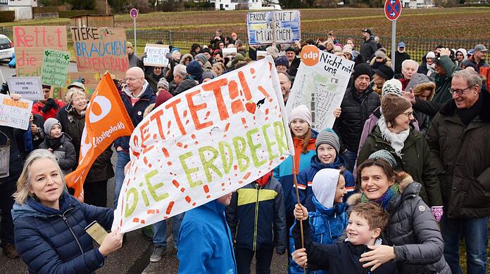"Nicht mit uns!" &ndash; Ober- und Untermenzinger am 2. Februar bei ihrer Demo gegen die Versiegelung.