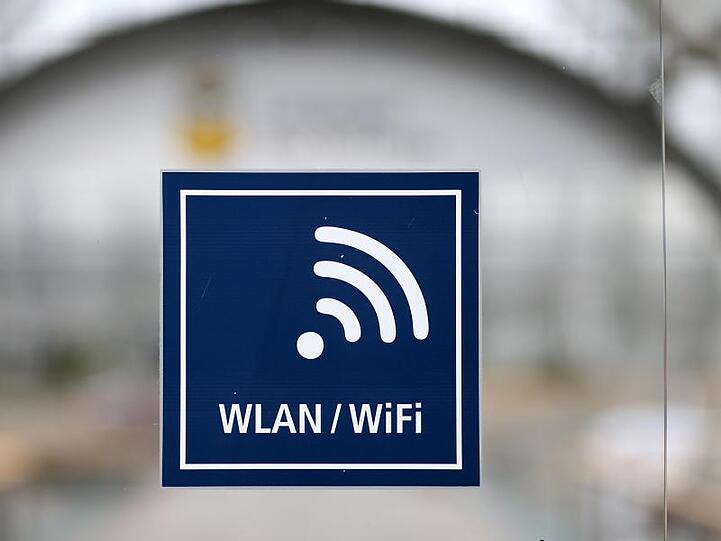 Über den WLAN-Sicherheitslücke können Hacker verschlüsselt übertragene Informationen ausspionieren oder sogar eigene Datenpakete einschleusen.
