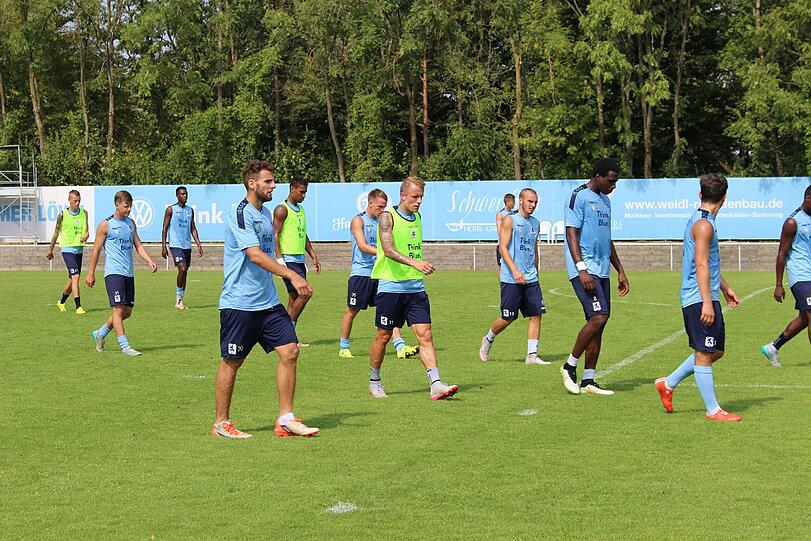 Schrecksekunde für Degenek beim Training am Freitag. Hier die Bilder vom Vormittagstraining.