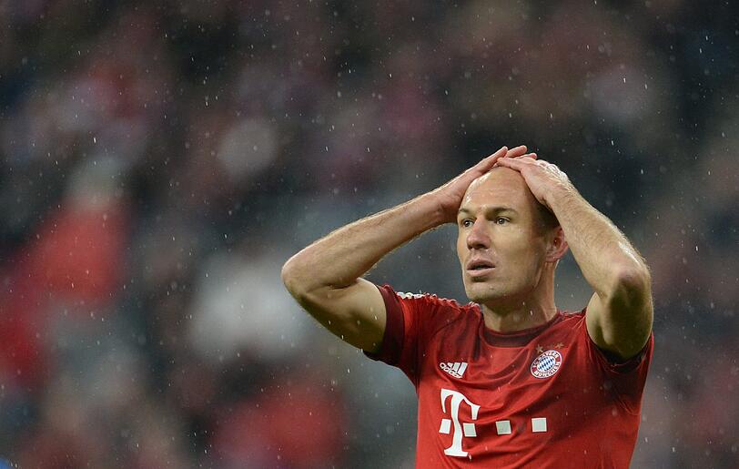 Arjen Robben, Note 2: Von Beginn an hochmotiviert, vergab in der Anfangsphase drei Chancen. Immer anspielbar, immer gefährlich, manchmal zu eigensinnig.
