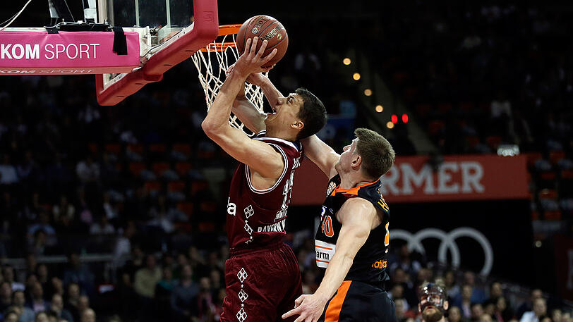 Vladimir Lucic zieht am 4. April 2018 im BBL-Heimspiel gegen Ulm zum Korb.