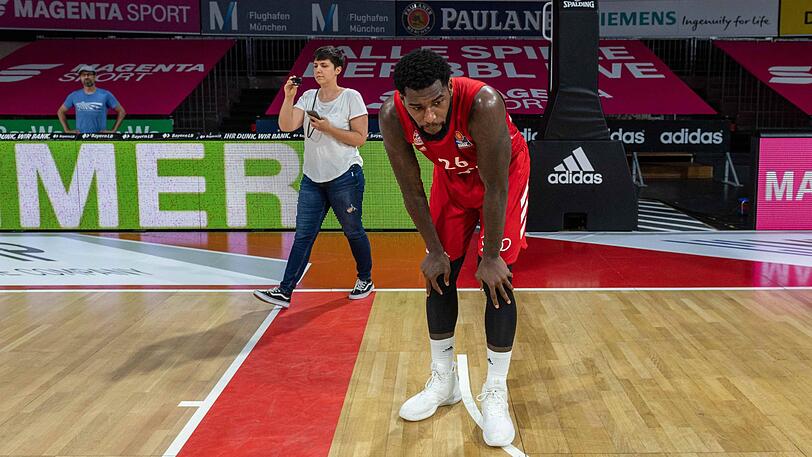 Das Bild spricht Bände: Bayern-Basketballer Mathias Lessort nach dem Aus gegen Ludwigsburg.