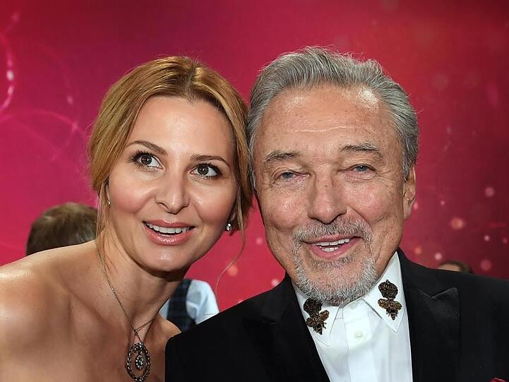 Der tschechische Sänger Karel Gott mit seiner Frau Ivana im Jahr 2017.
