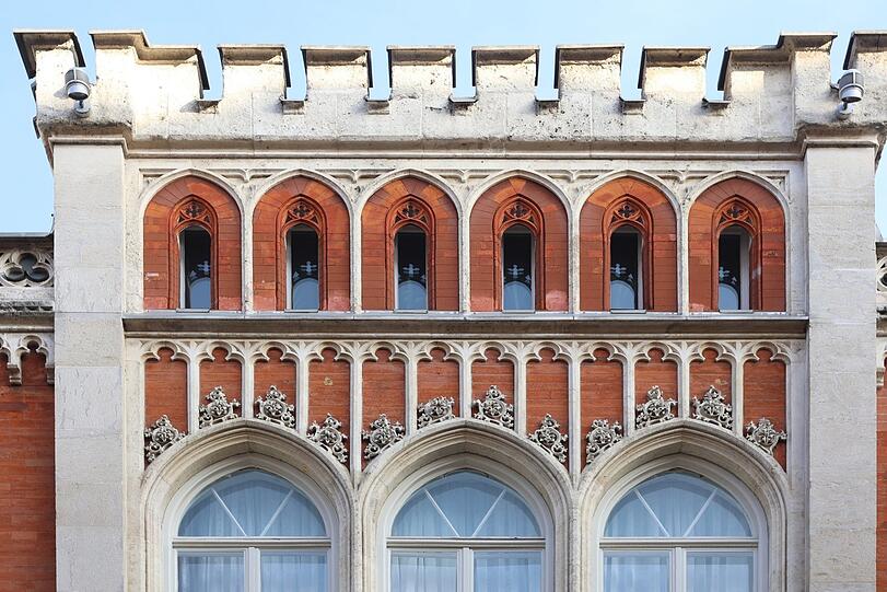 Stollbergstraße 18: Das Wohnhaus Blum von 1857 ist das wohl schönste erhaltene Haus im Maxmilianstil in München.