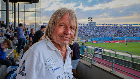 Seit Jahrzehnten kommt Svend Friderici (65) ins Gr&uuml;nwalder Stadion und sieht dem TSV 1860 beim Spielen zu. Zwischen br&uuml;llenden Fans und L&ouml;wen in wei&szlig;-blauer Vollmontur h&auml;lt sich der Dachauer eher zur&uuml;ck und f&auml;llt dabei trotzdem auf.