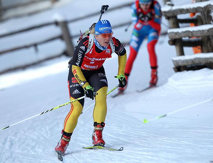 Nadine Horchler (26 Jahre, SC Willingen): Mit Mitte Zwanzig steht Horchlers erste WM-Teilnahme an, sie hatte sich vor allem als Mitglied der Staffel für einen Startplatz empfohlen. Früher ging sie kellnern, um finanziell durchzukommen.
Größte Erfolge: EM-Dritte Verfolgung (2011). Chancen: Staffel