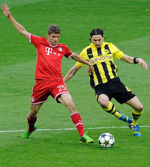 THOMAS MÜLLER: Note 2. 2010 vergab er die beste Chance, 2012 war er nur Beinahe-Held. Diesmal: Viele Ideen, dachte aber oft einen Schritt weiter als die Kollegen. Klasse Pass vor Robbens erster Chance, später kratzte Subotic seinen Schuss von der Linie (72.). Ehrenhaft: Ließ sich gegen Subotic nicht fallen (77.).