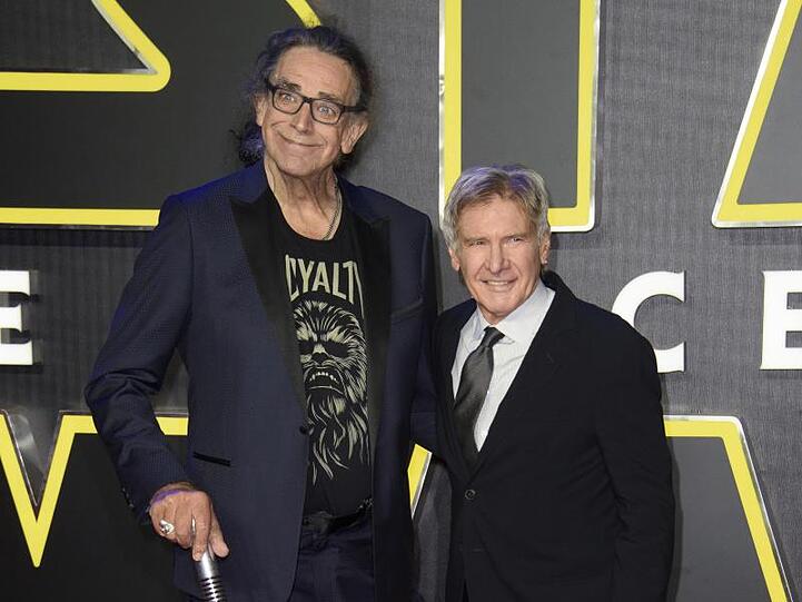 Peter Mayhew (l) und Harrison Ford bei der Europapremiere des Films "Star Wars: The Force Awakens" in London.