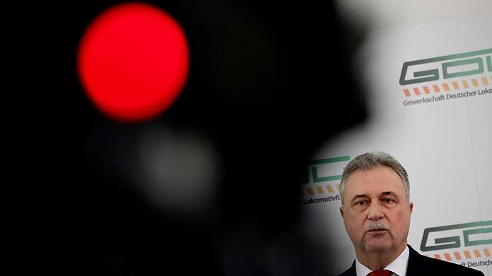Der GDL-Vorsitzende Claus Weselsky erhöht den Druck auf die Bahn.