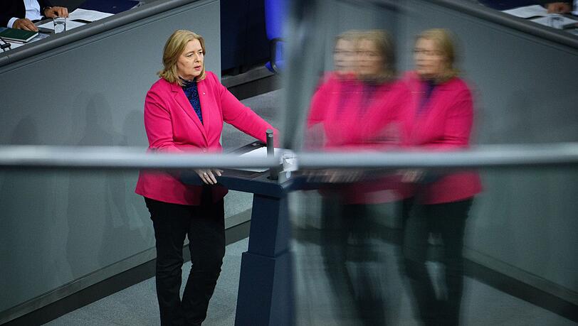 Industriearbeit sei nicht nur ein Selbstzweck, sondern auch ein Sicherheitsfaktor, sagt die Arbeitsministerin.