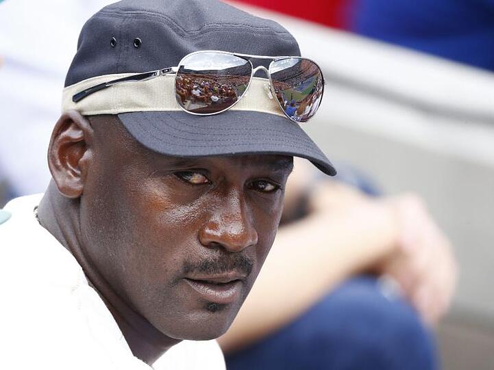 Michael Jordan will in den kommenden zehn Jahren mit einer Spende über insgesamt 100 Millionen Dollar den Kampf gegen Rassismus vorantreiben.