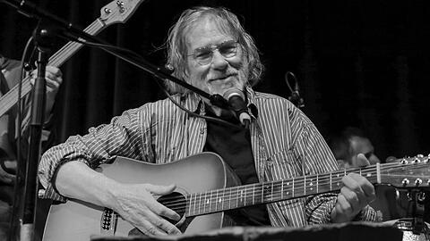 Tucker Zimmerman bei einem seiner letzten Konzerte in Berlin Kreuzberg im November 2024.