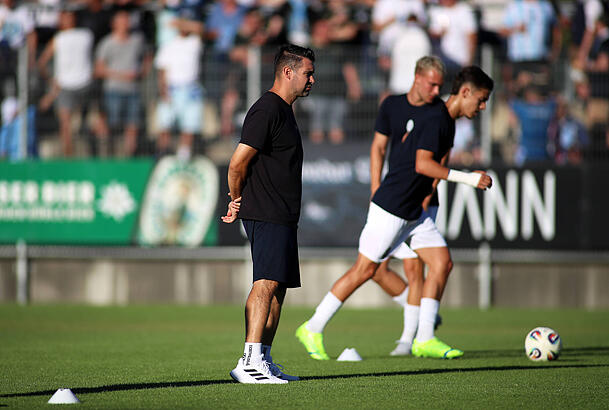 Von seinen Jungspunden nicht überrascht: Trainer Alper Kayabunar. Von seinen Jungspunden nicht überrascht: Trainer Alper Kayabunar.