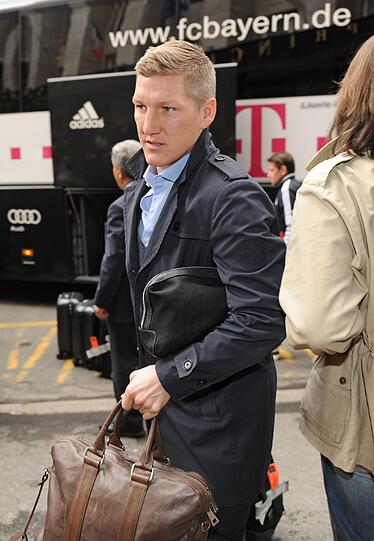 Bastian Schweinsteiger vom FC Bayern kommt am Dienstag im Teamhotel in Turin (Italien) an. Der FC Bayern trifft am Mittwoch im Viertelfinal-Rückspiel auf Juventus Turin.