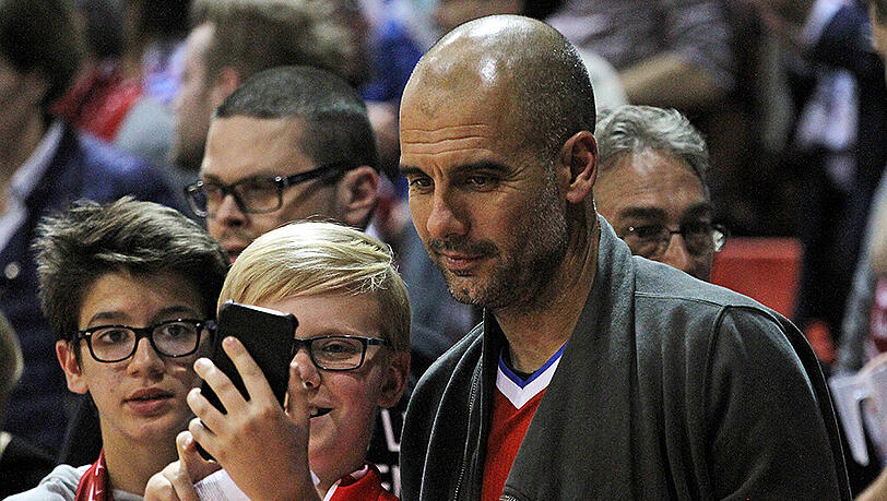 Am Mittwochabend waren Pep Guardiola und Uli Hoeneß zu Gast im Audi Dome. Verhindern konnten sie die Niederlage des FC Bayern aber nicht - gegen die Brose Baskets aus Bamberg liegen die Münchner nun 0:2 zurück. Am Mittwochabend waren Pep Guardiola und Uli Hoeneß zu Gast im Audi Dome. Verhindern konnten sie die Niederlage des FC Bayern aber nicht - gegen die Brose Baskets aus Bamberg liegen die Münchner nun 0:2 zurück.