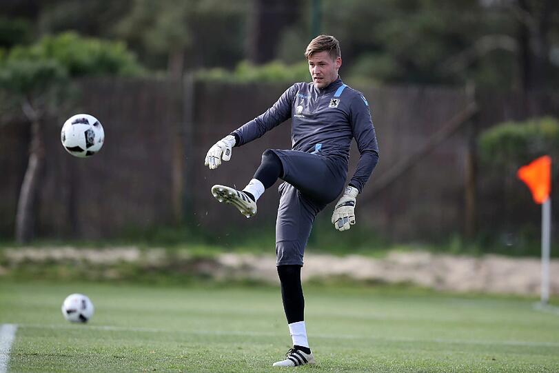 Schuften, stemmen, springen bis zu Erschöpfung. Die schweißtreibenden Trainingsbilder vom Dienstag zum Durchklicken.