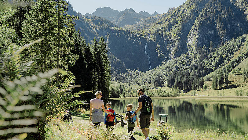Entdecken Sie die faszinierende Naturidylle rund um das Hotel. Entdecken Sie die faszinierende Naturidylle rund um das Hotel.
